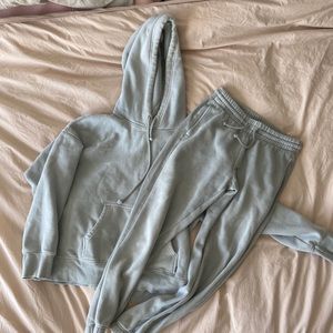 Aritzia TNA boyfriend sweatsuit